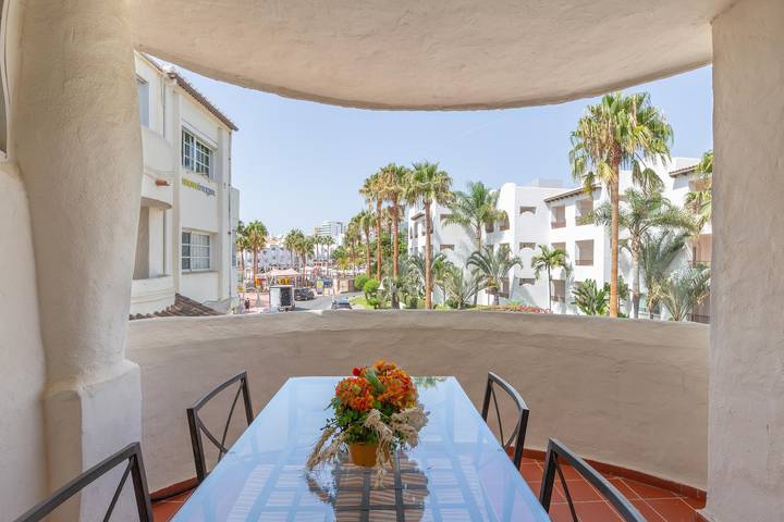 Entire apartment, Apartment Puerto marina with Wi-Fi, A/C & Terrace in Benalmádena Costa, Benalmádena