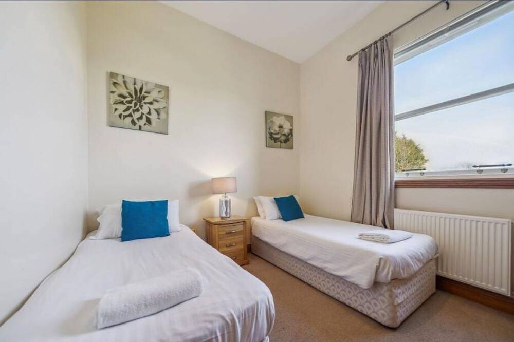 Number 15 Lomond Castle - Sleeps 6-7 - sleeps 7 guests  in 3 bedrooms in Loch Lomond, Argyll & Bute