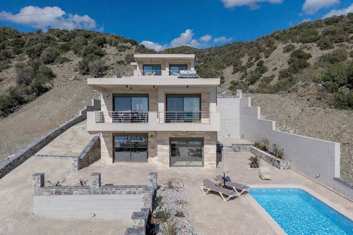 Villa per 4 persone, con Vista oceano e Balcone nonché Terrazza e Piscina a Creta