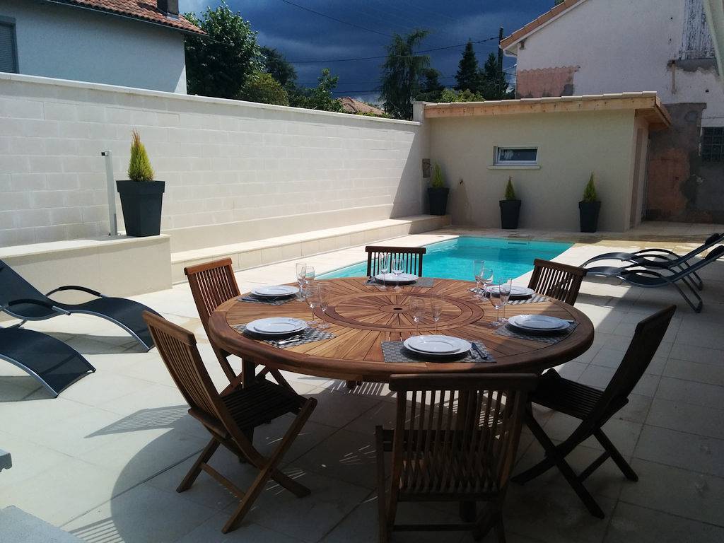 La Maison Rouge, indépendante, piscine privée chauffée in Montauban, Tarn-et-Garonne