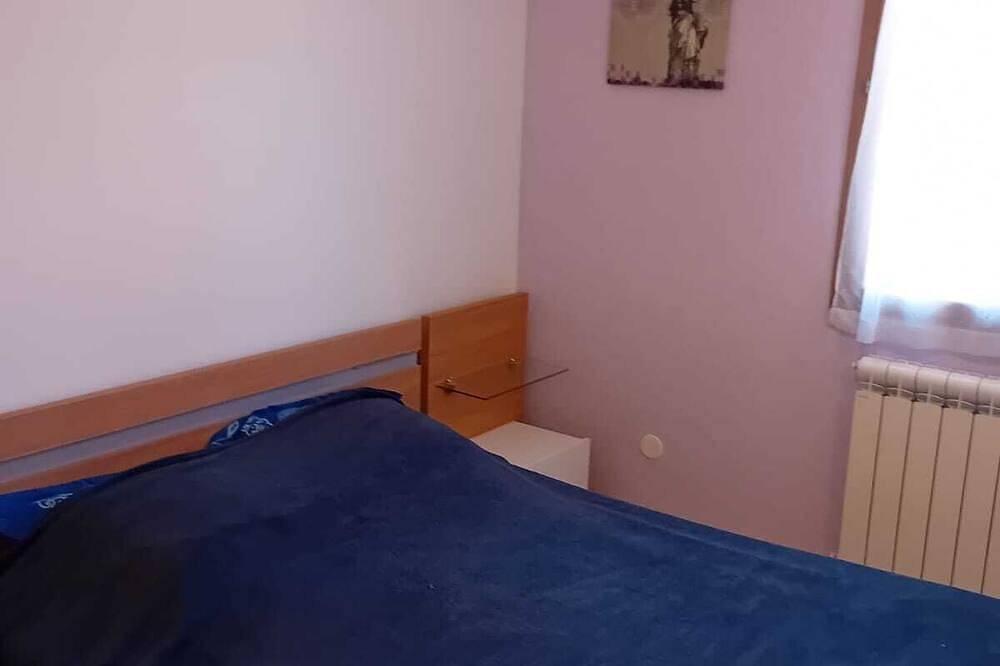 4 kilometers from town center, country house, parking, terrace in Castres, Castres region