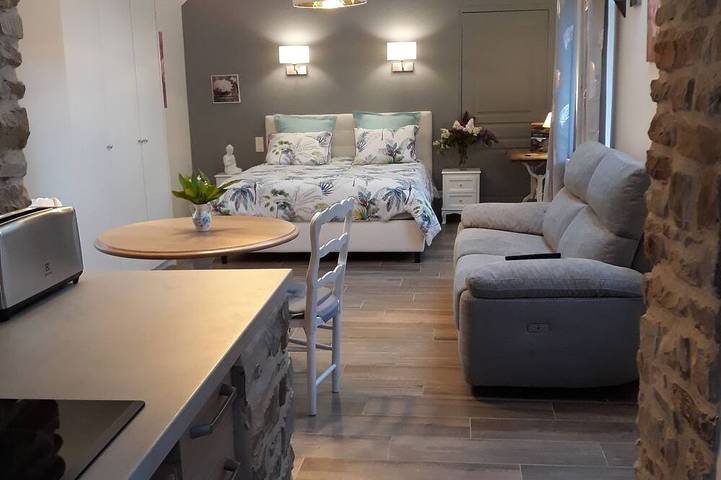 Gîte pour 2 personnes, avec jardin et terrasse à Saint-Pierre-d'Arthéglise
