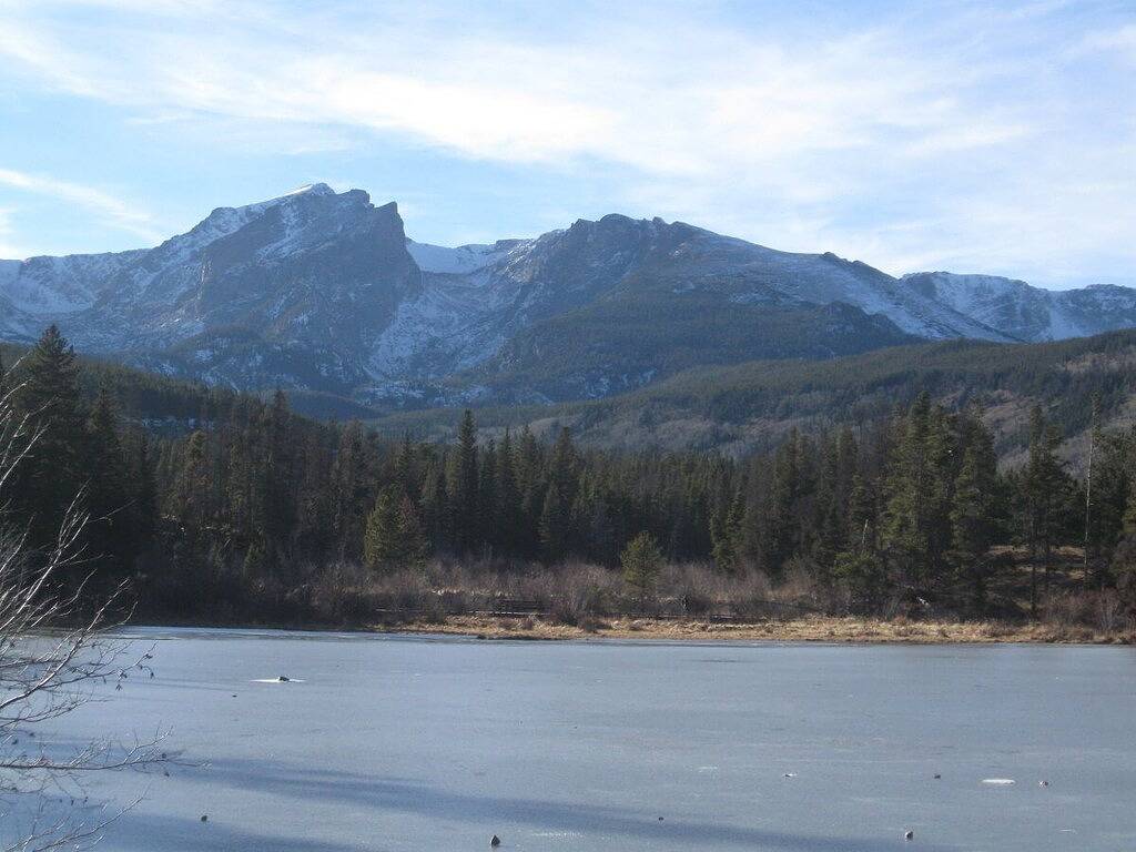 Ganze Wohnung, Downtown Loft mit Balkon, gegenüber dem Zusammenfluss des Flusses, zu Fuß zu Restaurants in Estes Park, Larimer County
