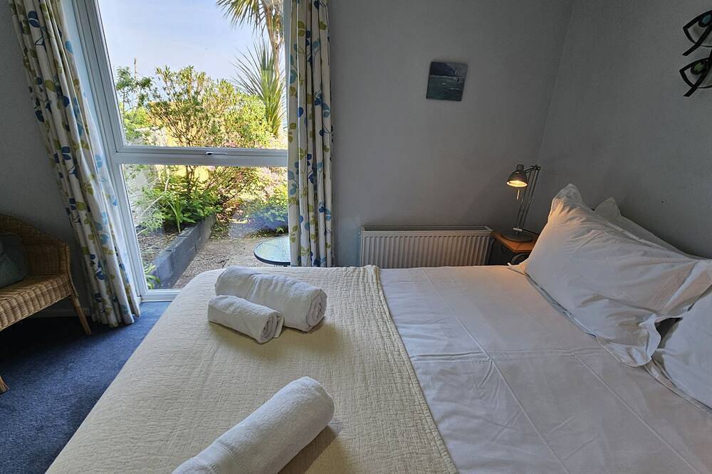 Chywartha -  a holiday home that sleeps 6 guests  in 3 bedrooms in Portscatho, Cornwall