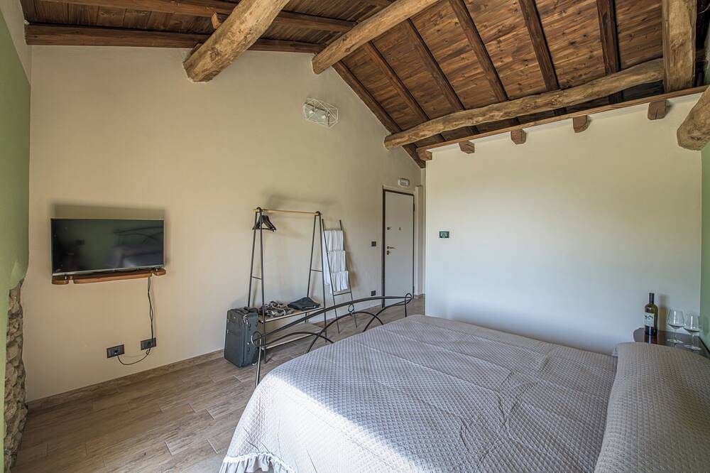 Encantador refugio en Alessandria con cama tamaño queen y piscina al aire libre in Gavi, Provincia d'Alessandria