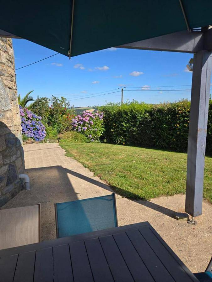 Location de vacances pour 8 personnes, avec terrasse et jardin à Cléguérec - 4