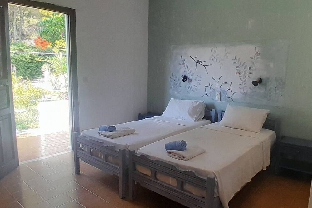 Apartamento entero, Charming studio in lovely Skiathos with Wifi, Ac 400 m from Trulos beach in Achladias, Islas Espóradas