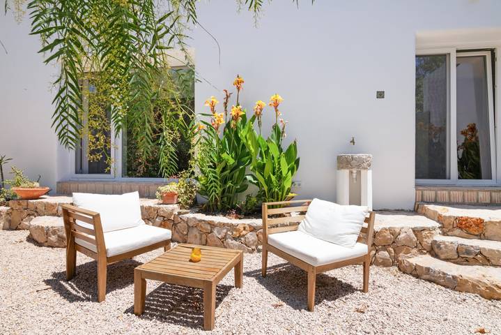 Cottage de Bien-Être avec Yoga, Pilates et Étang Naturel in Moncarapacho e Fuseta, Parque Natural da Ria Formosa