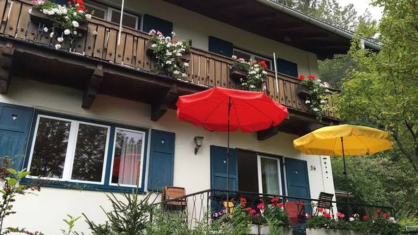 Hütte für 4 Personen, mit Balkon und Garten am Weissensee