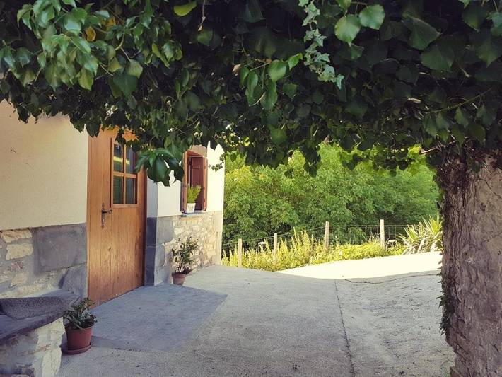 Casa de vacaciones para 12 personas, con vistas y jardín, Se admiten mascotas en Navarra - 2