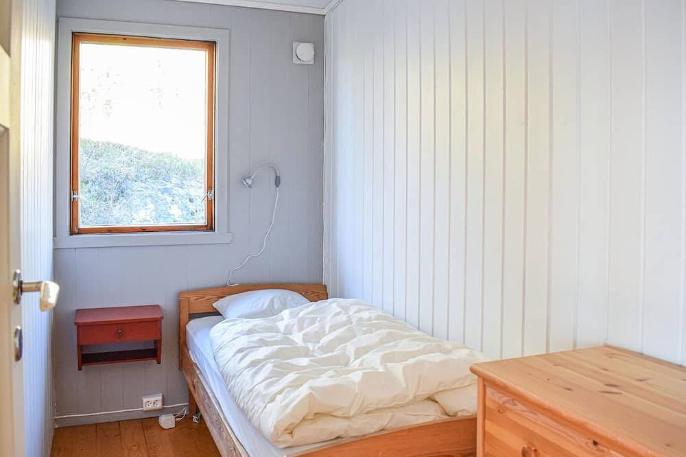 Beach front home in Nordtveitgrend with Wifi in Nordtveitgrend, Fusa