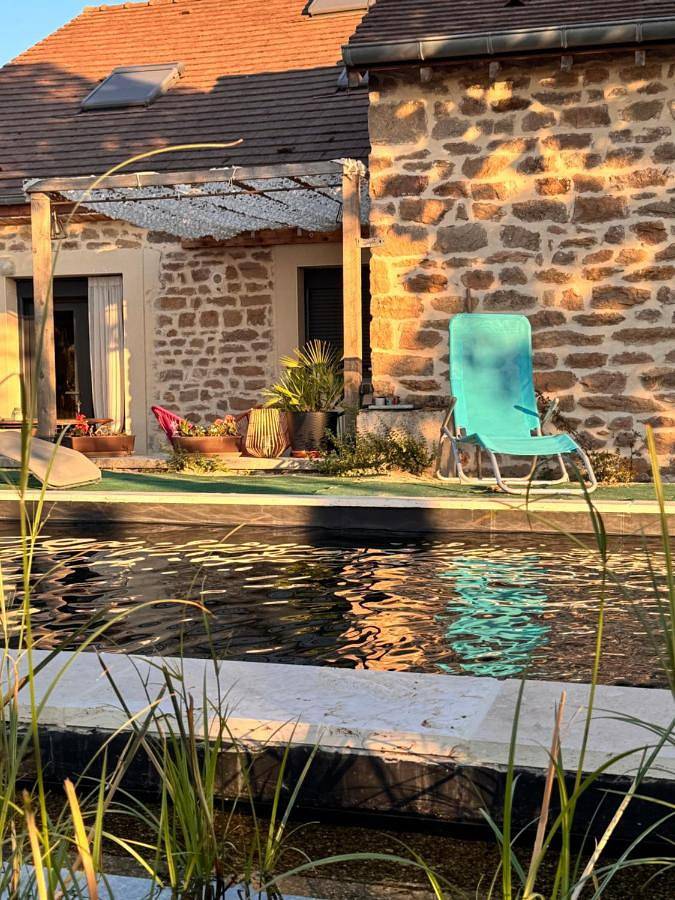 Gîte pour 4 personnes, avec vue ainsi que jardin et piscine à Saint-Pierre-de-Varennes