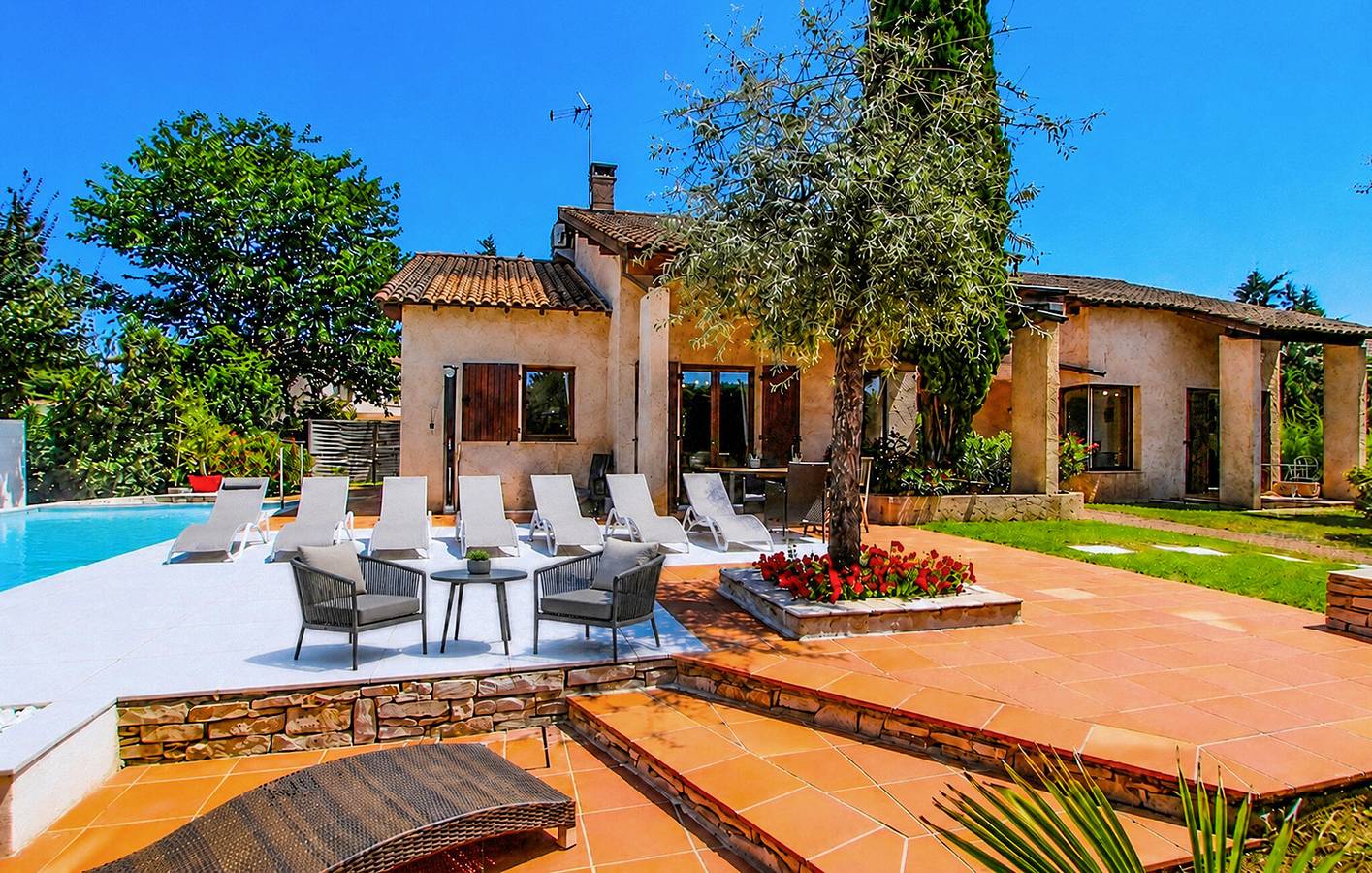 Appartement Garden Oasis avec piscine à 2km du centre de Meyzieu in Meyzieu, Lyon et ses environs