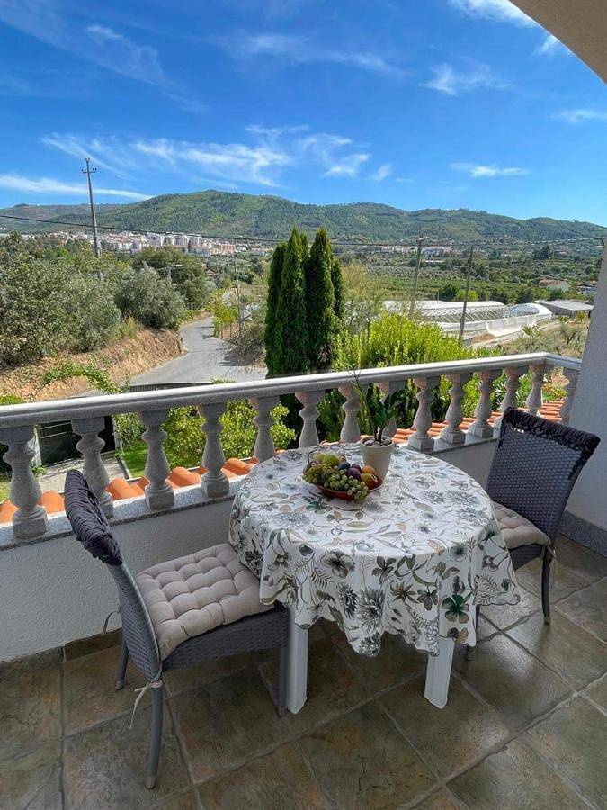 Location de vacances pour 6 personnes, avec piscine et terrasse ainsi que jardin et vue à Fundão - 4