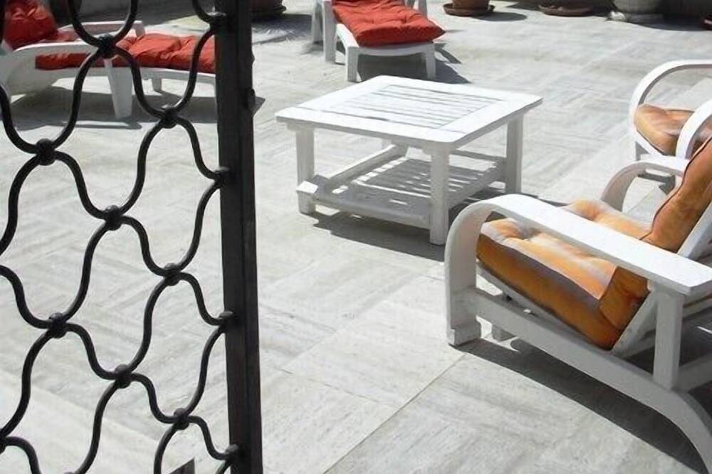 Ganze Wohnung, Eine herrliche dominante Wohnung mit großer privater Terrasse in Vence, Cannes und Umgebung