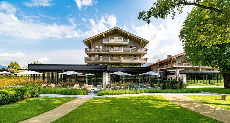 Hotel voor 5 personen, with sauna and tuin as well as zwembad, met huisdier in Rottach-Egern