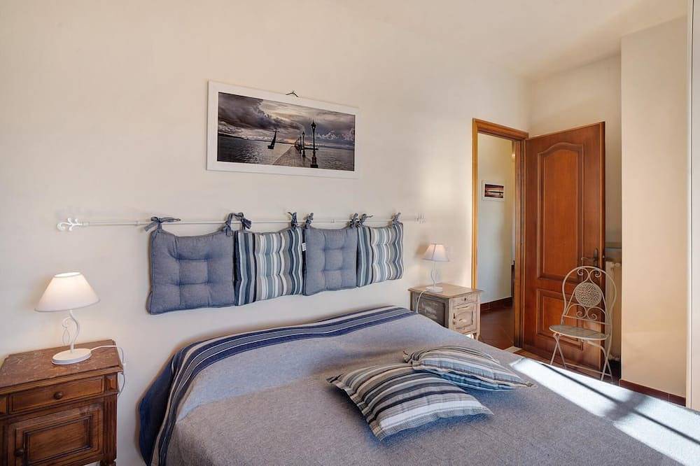 Le Casasse Olivo - spacious country house amidst olive trees with sea view in Montegrazie, Imperia
