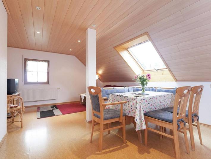 Ferienwohnung für 5 Personen, mit Terrasse und Garten sowie Seeblick in Waldachtal - 3