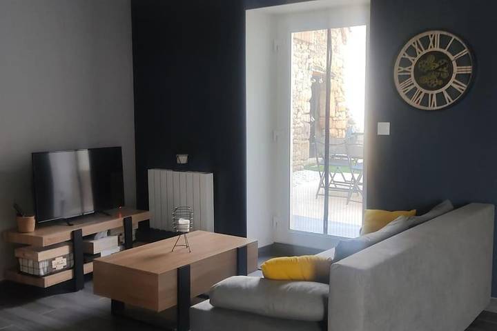 Location de vacances pour 6 personnes, avec Jacuzzi ainsi que Terrasse et Jardin à Jublains