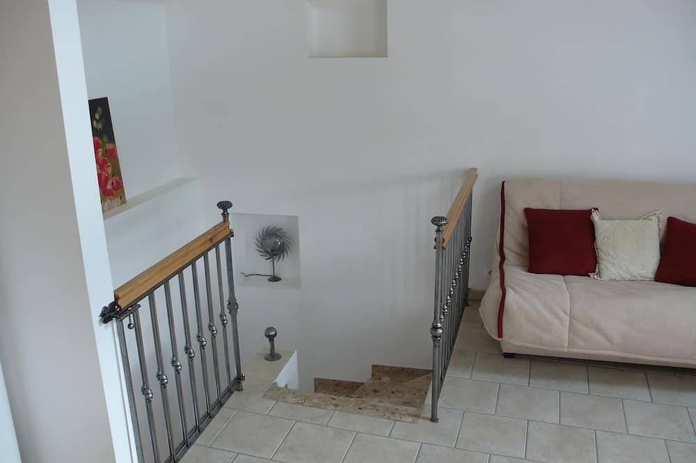 Apartamento entero, Appartement , Dans une Ancienne Maison de Village Rénovée, Avec une Terrasse in Lanuéjols, Cevenas