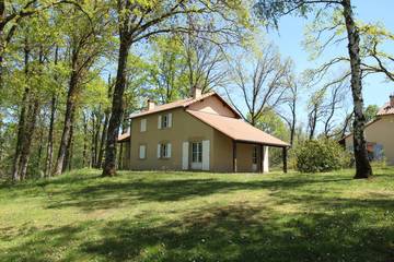 Gîte pour 6 personnes, avec jardin et terrasse à Meuzac