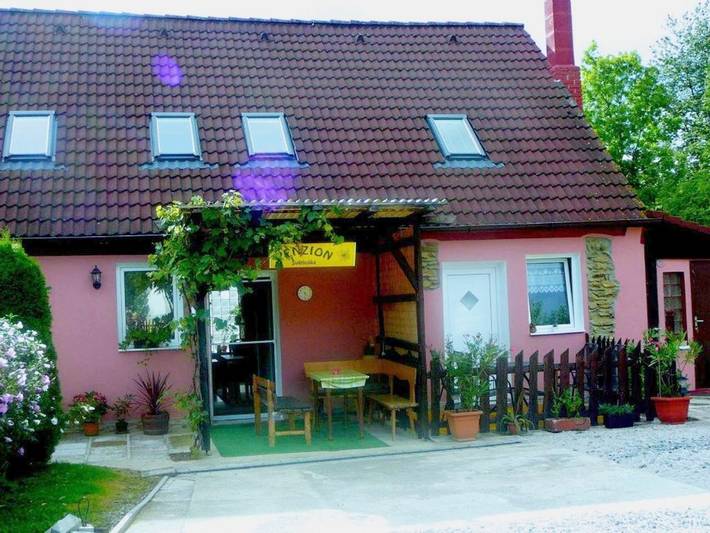 Appartement voor 2 personen, with terras and zwembad as well as sauna and tuin in Pilsen Regio