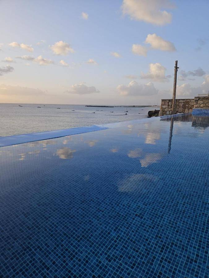 Appartement de vacances pour 2 personnes, avec bassin pour enfant ainsi que piscine et terrasse