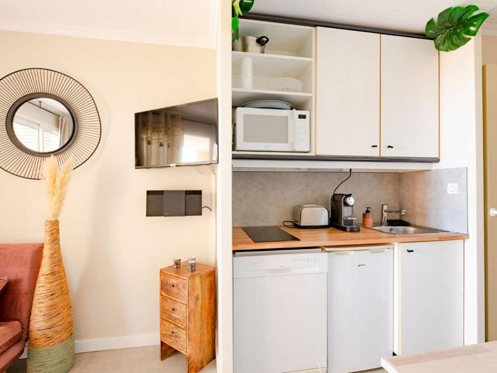 Gîte pour 4 personnes, avec terrasse ainsi que jardin et piscine, animaux acceptés dans Gare Du Dramont - 3