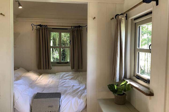 The Hide avec jacuzzi privé au bois. Une escapade vraiment romantique dans un vignoble in Dorset