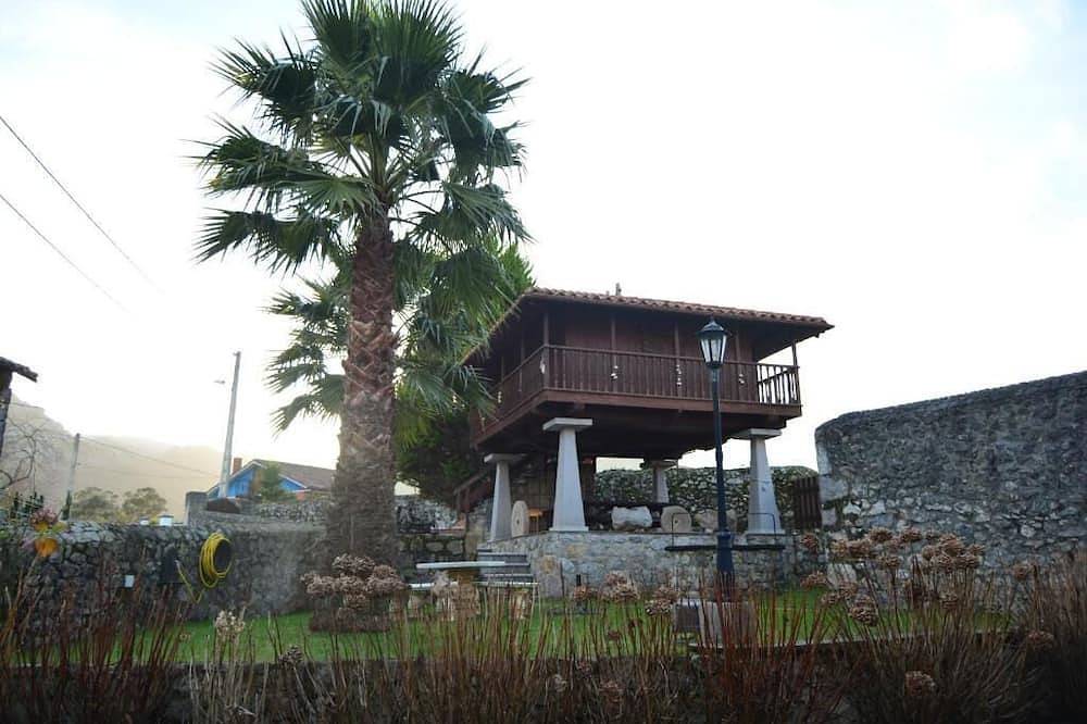 Coxiguero House in Llanes, Costa Verde (Spain)