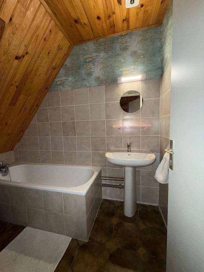 Maison de campagne pour 2 personnes, avec piscine ainsi que jardin et vue, animaux acceptés à Paulhac - 2