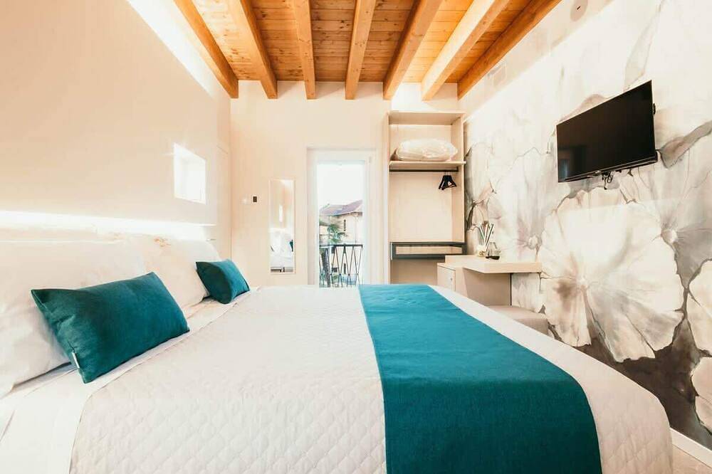 Ganze Wohnung, Ninfee Suite in Gio&Leo Guesthouse - Lakeside L&B in Lesa, Lago Maggiore (Piemont)