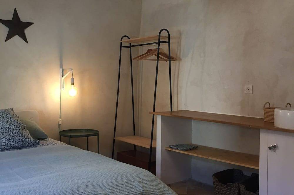 Komplett renoviertes Ferienhaus für 8 Personen im Herzen des Cèze-Tals in Saint-Laurent-de-Carnols, Nimes und Umgebung