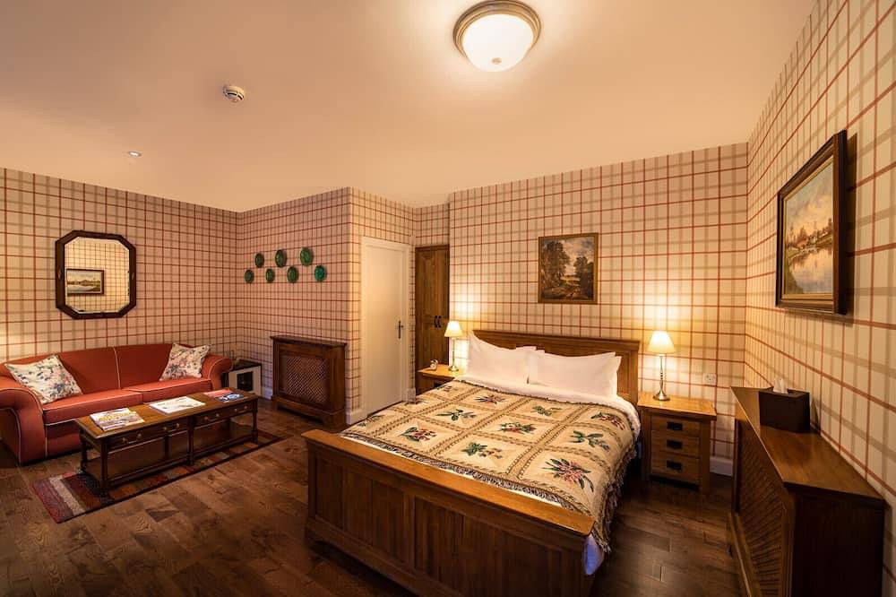 The wooden floors, vintage furniture, and tartan accents create a comfy room in Highlands