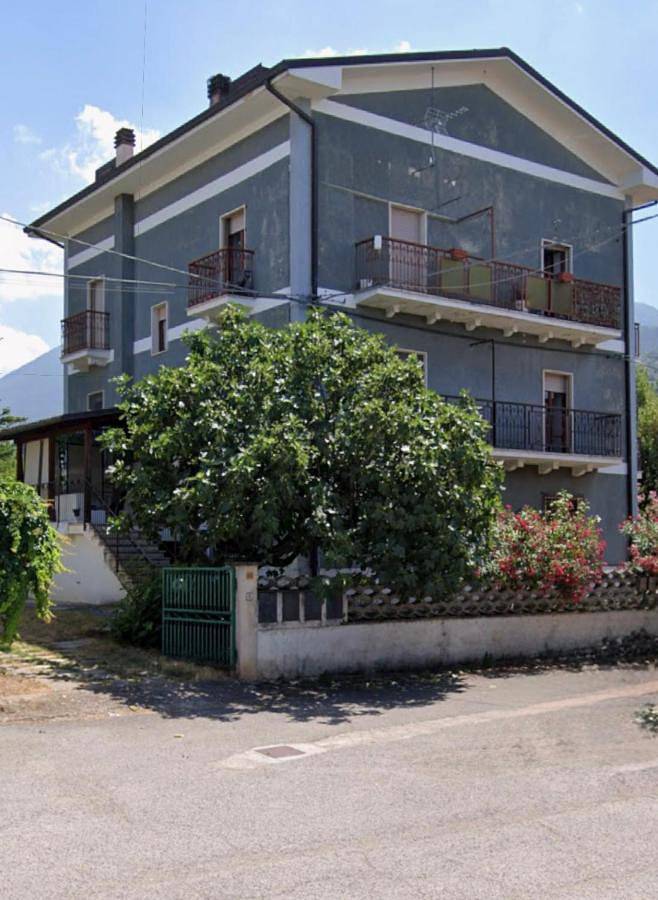 Location de vacances pour 4 personnes, avec jardin et vue, animaux acceptés à Introdacqua - 2