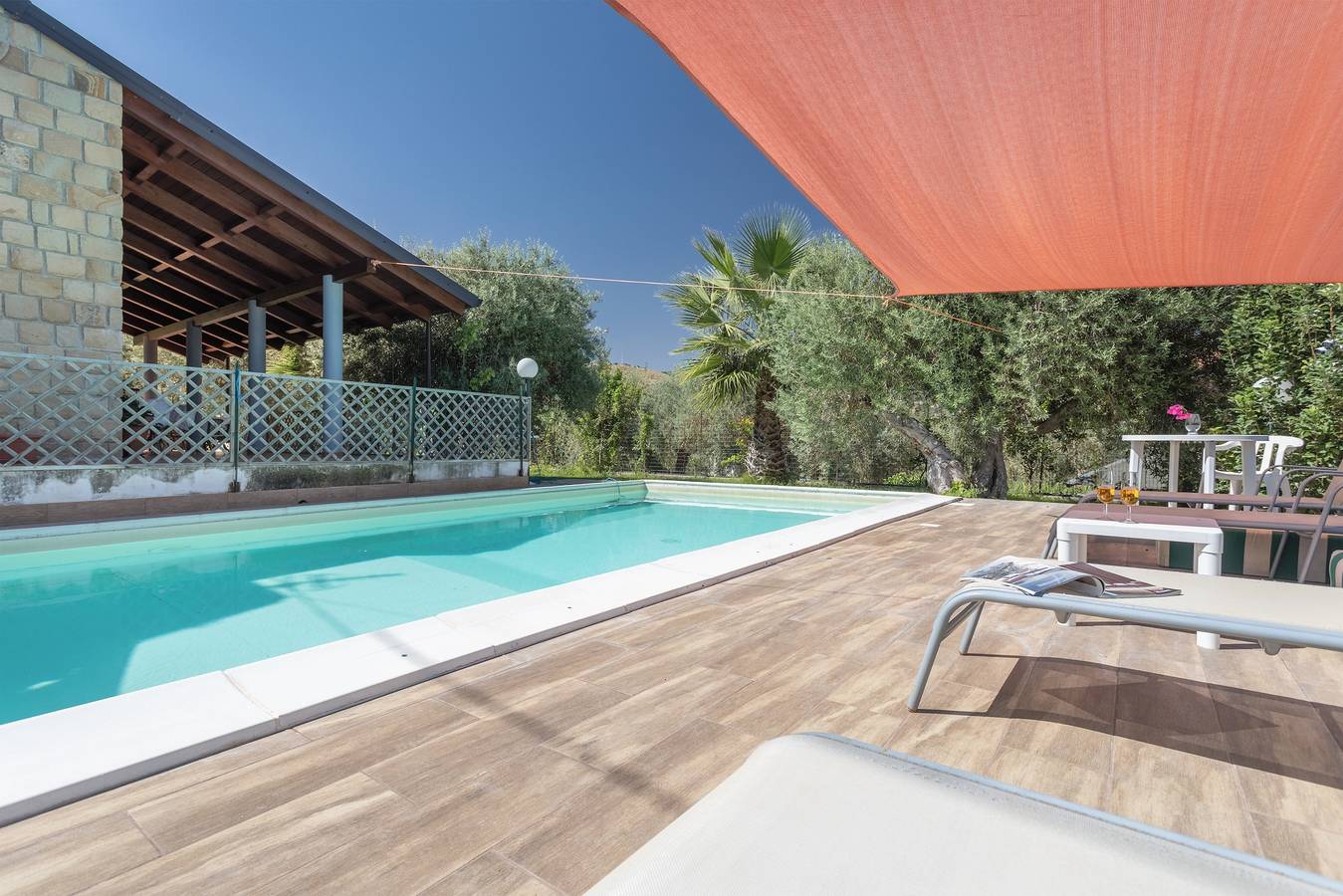 Villa 'Mendolia - Hot Pool and Design' con vista mare, piscina e Wi-Fi in Termini Imerese, Provincia di Palermo