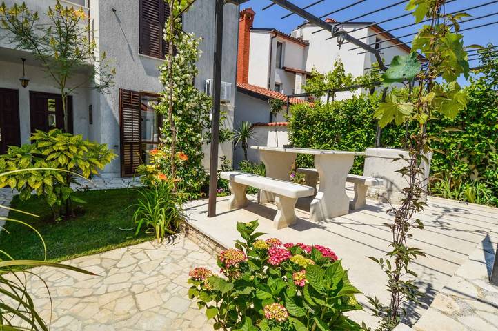 Ferienwohnung für 4 Personen, mit Garten in Pjescana Uvala - 3