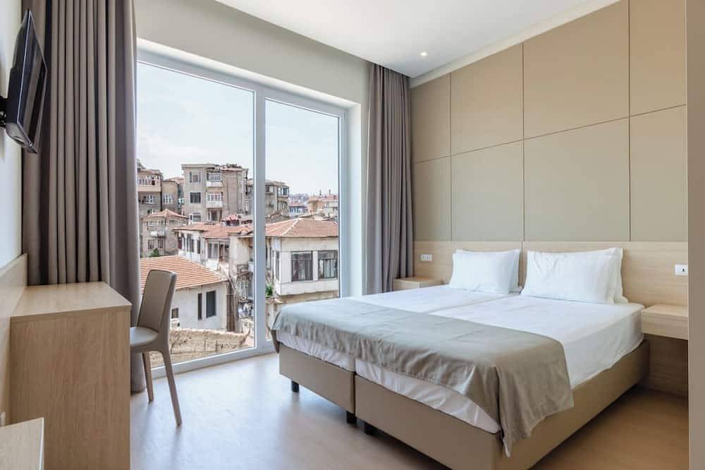 Spacious 5-bedroom hotel suites in terrific Istanbul with Wifi, Ac in Fatih, Istanbul