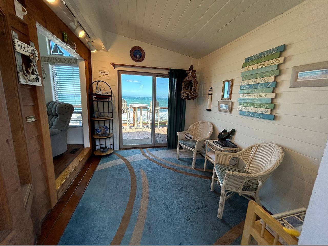 Entire apartment, Oceanfront Cabin 9 with Jacuzzi &  Awesome Views in Del Norte County