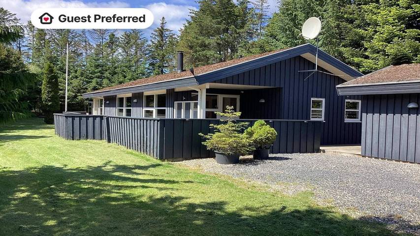 Ferieudlejning for 9 personer, med have i Hune