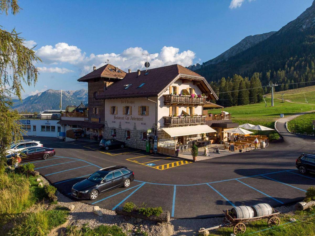 Bar-Restaurant-Pizzeria Antermont B&B in Karersee, San Giovanni di Fassa