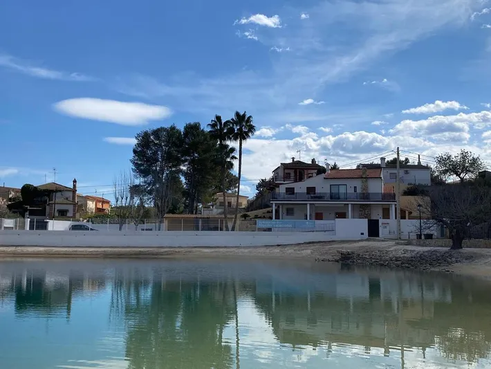 Casa de vacaciones para 9 personas, con vistas al lago además de jardín y vistas - 1