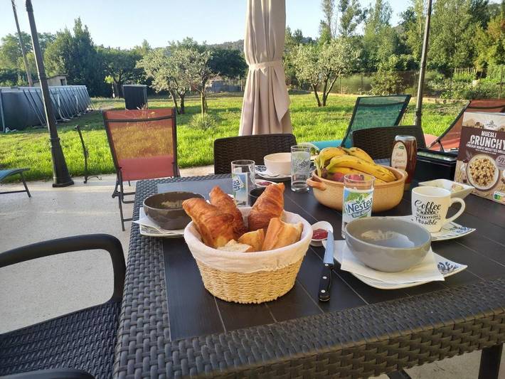 Location de vacances pour 4 personnes, avec piscine et jardin ainsi que terrasse et vue à Pierrerue - 4