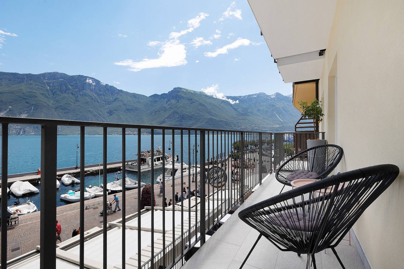 Ganze Wohnung, Ferienwohnung 'Jacky's 1' mit Seeblick, Wlan und Klimaanlage in Limone sul Garda, Gardasee-Berge