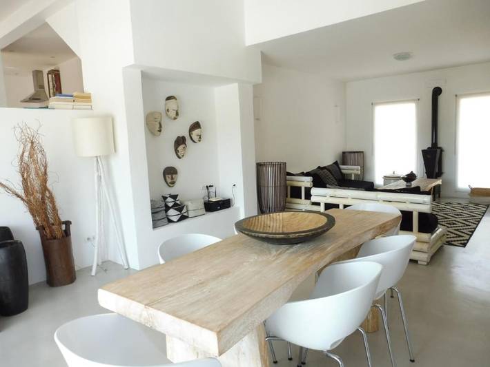 Chalet para 6 personas, con jardín además de terraza y piscina en Cala Tarida