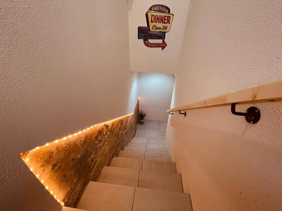 Appartement entier, La Cave aux Lumières - Proche centre-ville - 2 chambres - Wifi in Renaison, Région de Roanne
