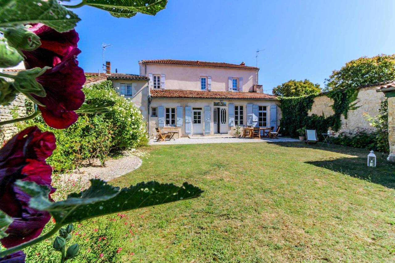Two-Bedroom Suite in La Jarrie, Région de La Rochelle