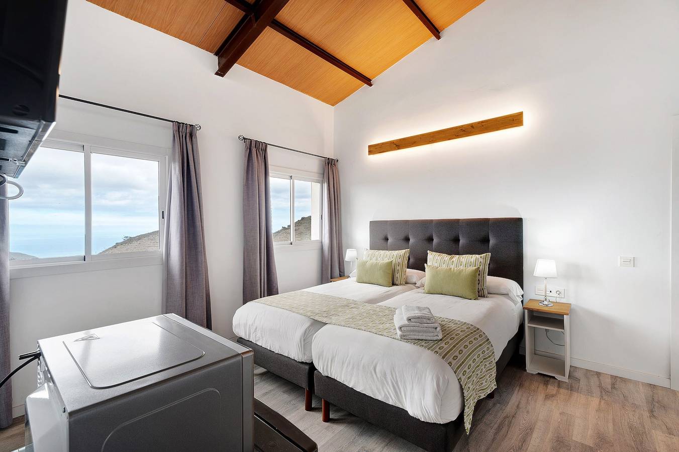 Appartement entier, Appartement de vacances 'Casa Lomo El Aire Helecho' avec vue sur la mer, piscine partagée et Wi-Fi in San Cristóbal de La Laguna, Tenerife du Nord