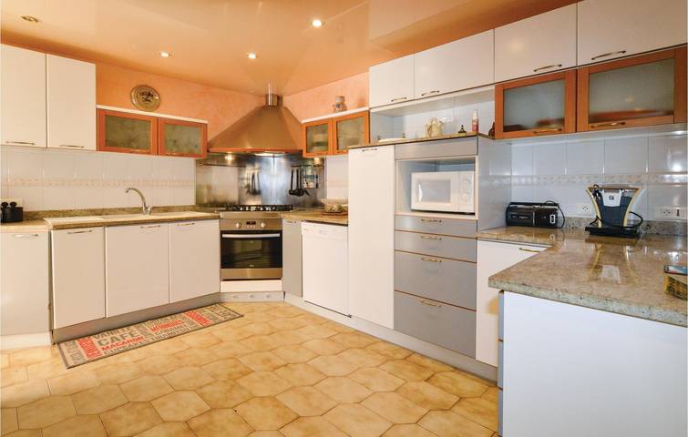 Gemütliches Apartment mit Pool & Terrasse, 600m zur Küste in Borgo, Bastia und Umgebung