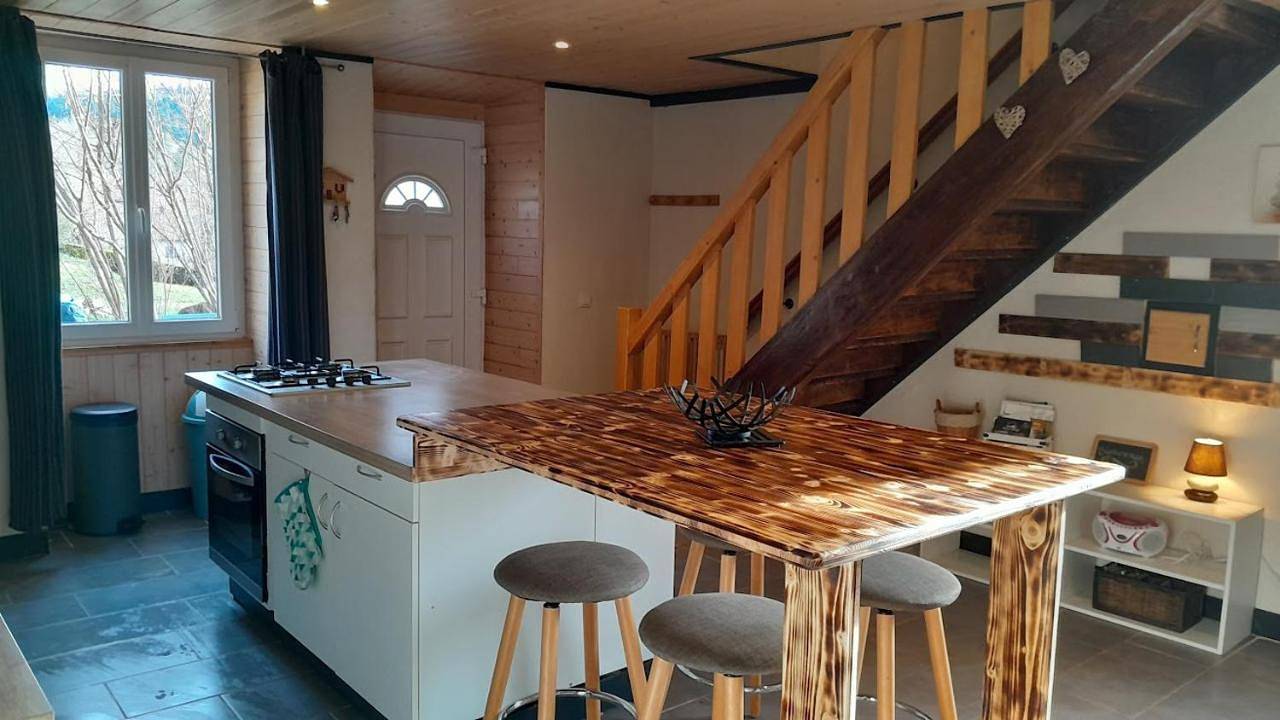 Maison rénové en pierre in Crotenay, Jura Francais